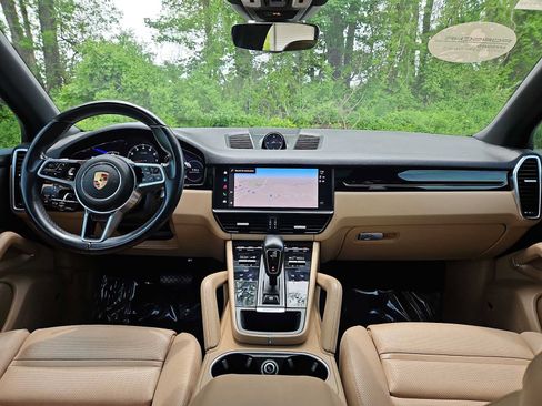 Certified 2023 Porsche Cayenne Platinum Edition AWD/4WD image 44