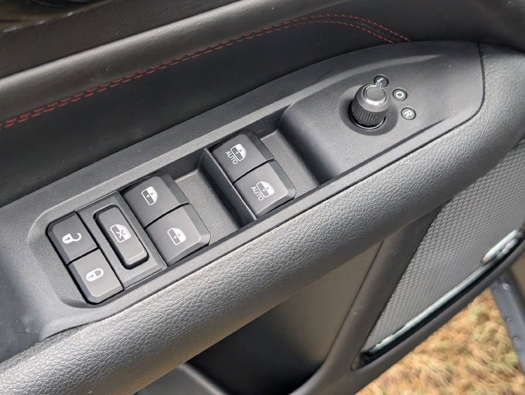 New 2026 Jeep Compass Trailhawk w/ Sun, Sound & Navigation Group AWD/4WD image 9