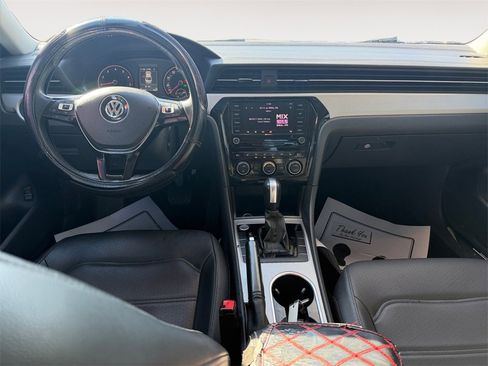 Used 2022 Volkswagen Passat 2.0T SE image 10