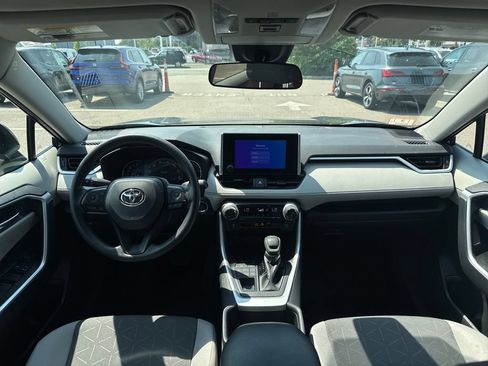 Used 2025 Toyota RAV4 XLE AWD/4WD image 11