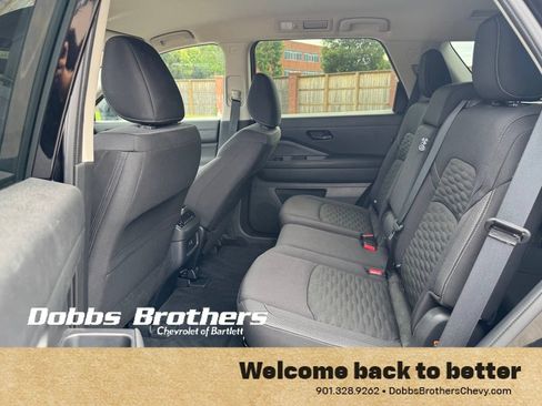 Used 2025 Nissan Pathfinder SV FWD image 15
