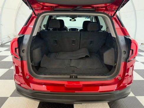 Used 2024 GMC Terrain SLE image 4