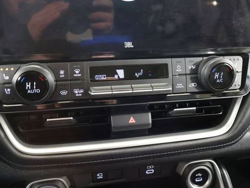 Certified 2024 Toyota Grand Highlander Limited image 21