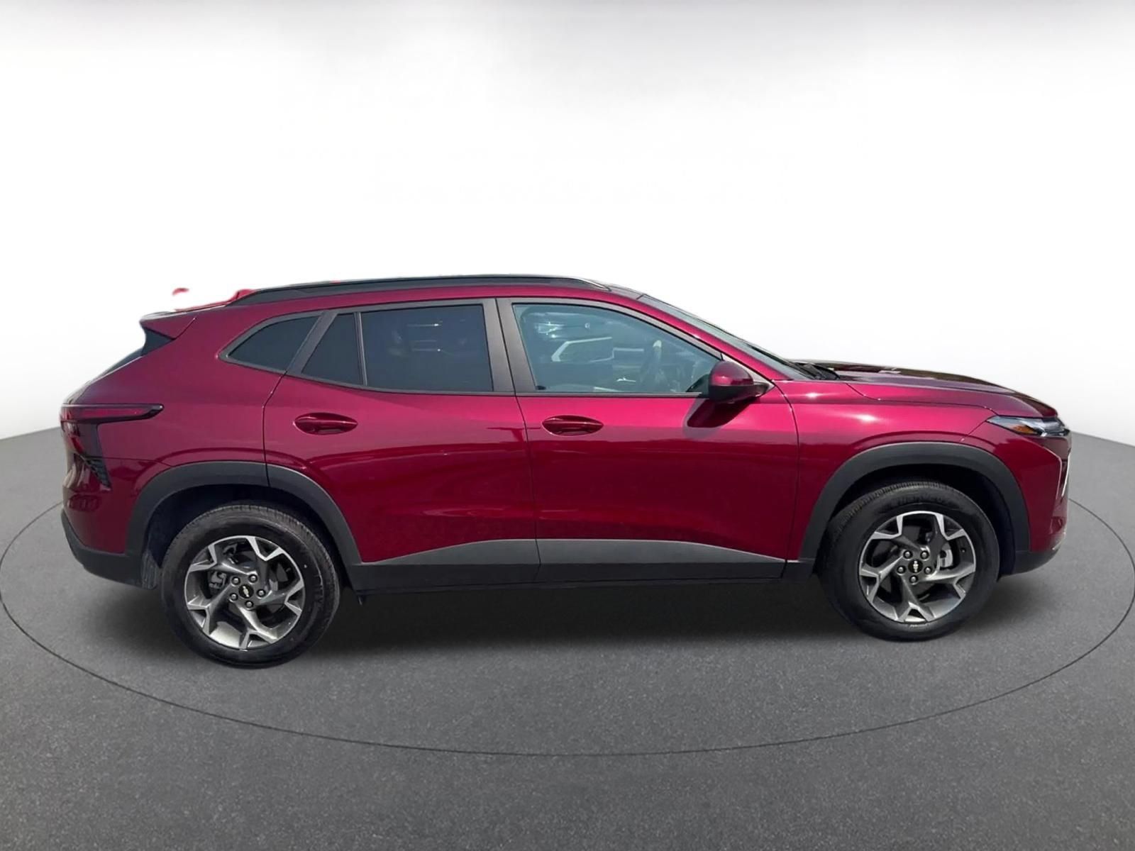 Used 2025 Chevrolet Trax LT FWD image 15