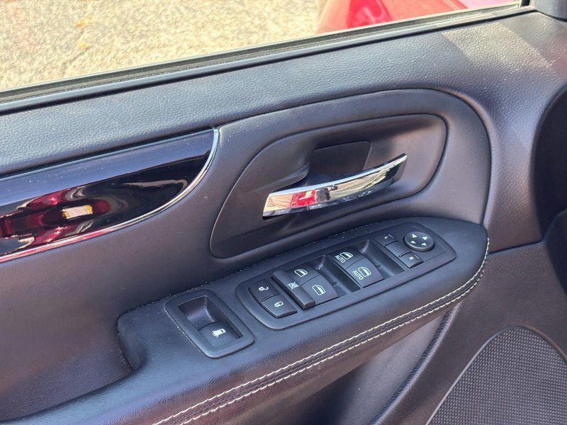 Used 2017 Dodge Grand Caravan SE FWD image 18