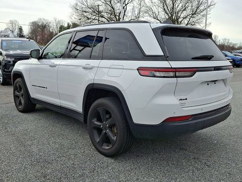Used 2023 Jeep Grand Cherokee Altitude AWD/4WD image 7