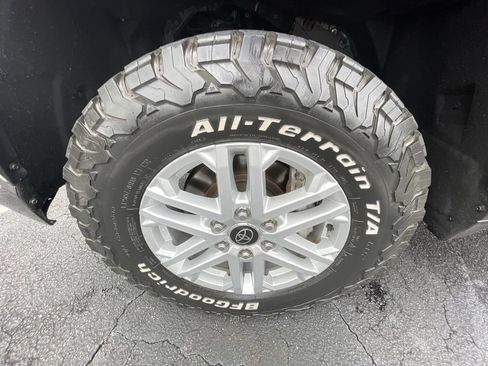 Used 2023 Toyota Tundra SR5 w/ SR5 Premium Package AWD/4WD image 33