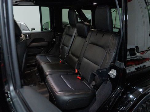 Used 2022 Jeep Wrangler Unlimited Rubicon w/ Trailer Tow Package AWD/4WD image 23