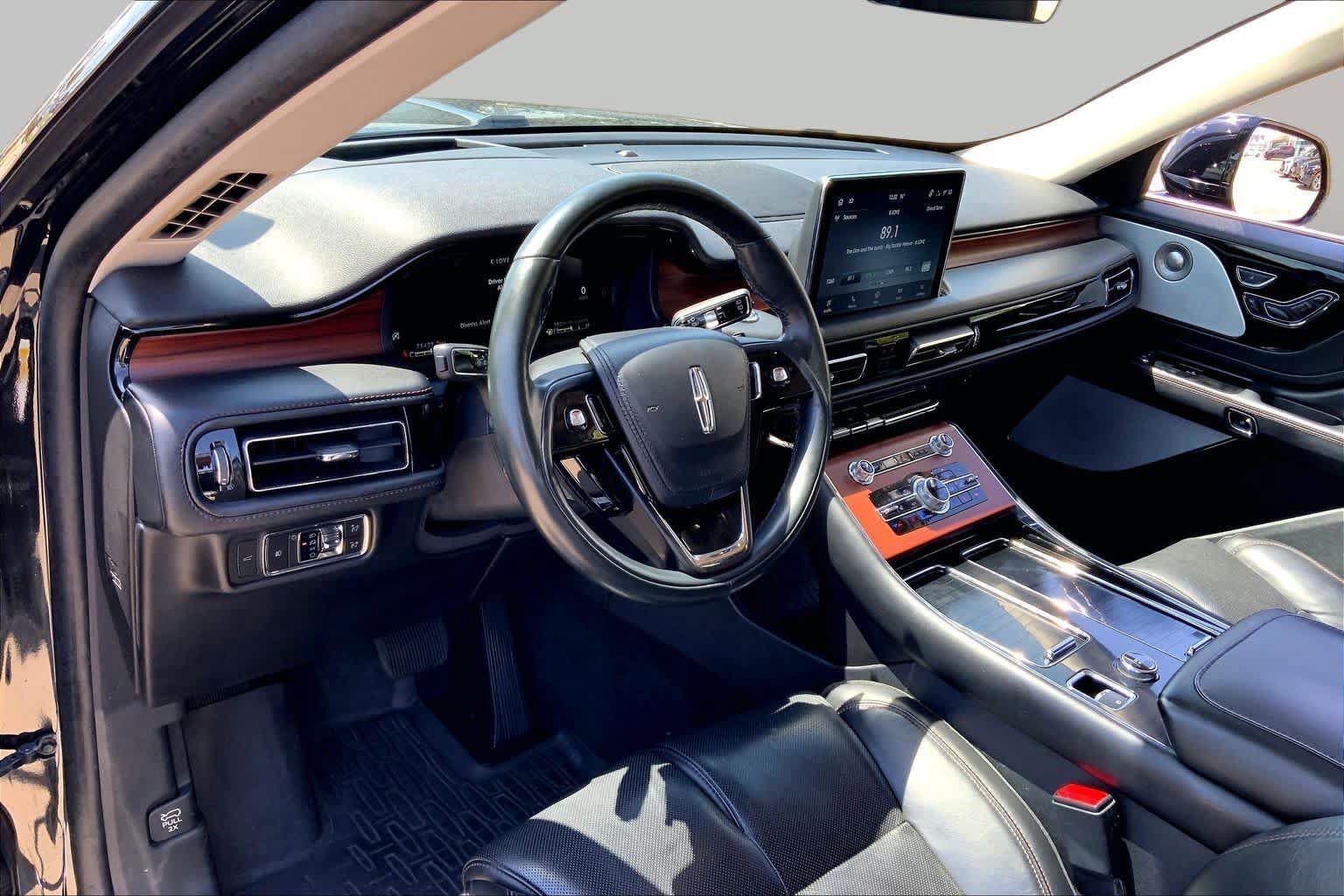 Used 2023 Lincoln Aviator Reserve w/ Equipment Group 201A AWD/4WD image 16