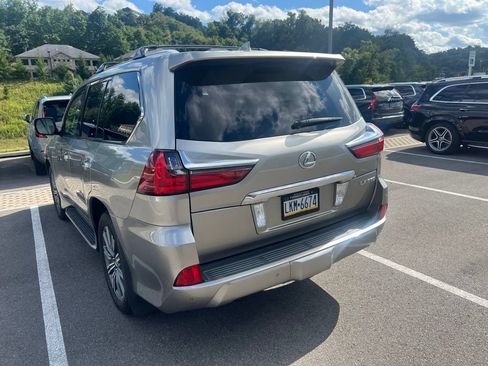 Used 2017 Lexus LX 570 4WD w/ Luxury Package image 19