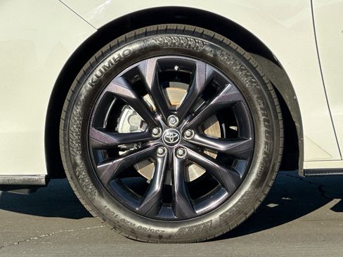 Certified 2021 Toyota Sienna XSE image 28