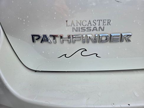 Used 2017 Nissan Pathfinder SV image 23