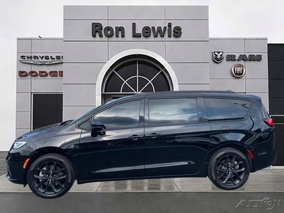 Used 2026 Chrysler Pacifica Limited w/ S Appearance Package