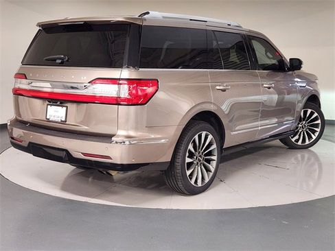 Used 2020 Lincoln Navigator Reserve w/ Luxury Package image 2