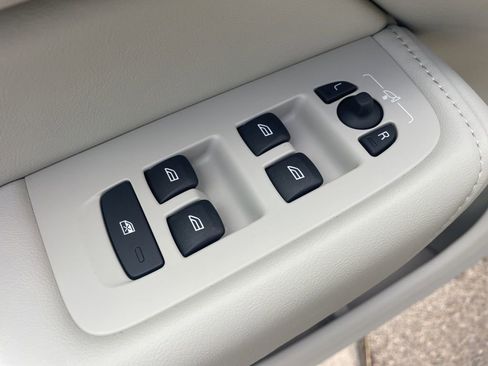 Certified 2025 Volvo XC60 T8 Core w/ Climate Package image 19