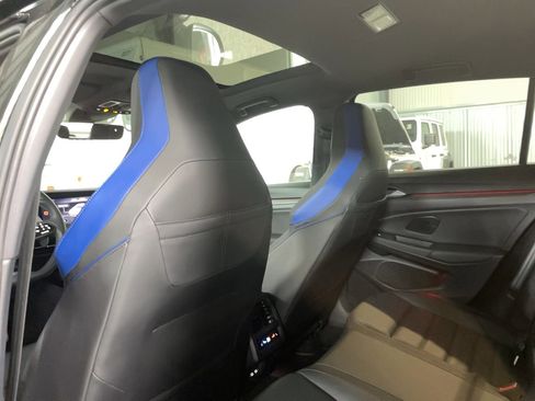Used 2024 Volkswagen Golf R AWD/4WD image 9
