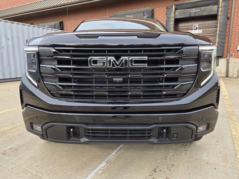 Used 2025 GMC Sierra 1500 Elevation w/ Elevation Premium Package AWD/4WD image 5