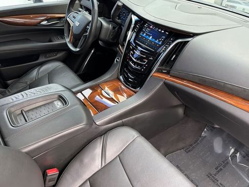 Used 2017 Cadillac Escalade Luxury image 20