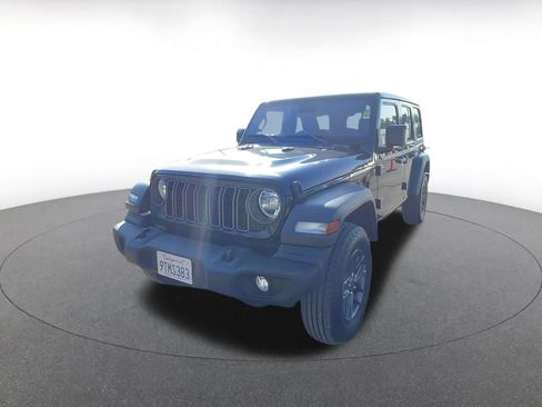Used 2025 Jeep Wrangler Unlimited Sport AWD/4WD image 4