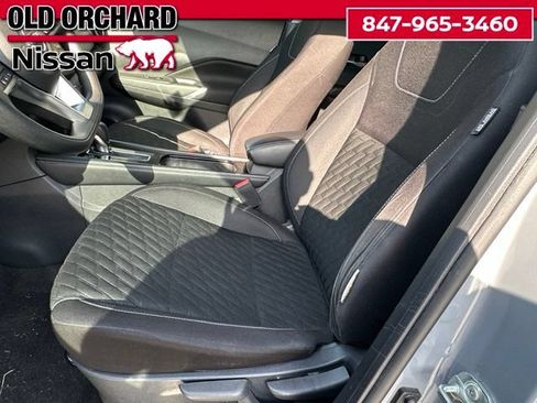Used 2022 Nissan Kicks SV FWD image 9