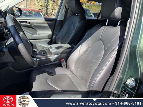 Used 2023 Toyota Highlander Limited image 14