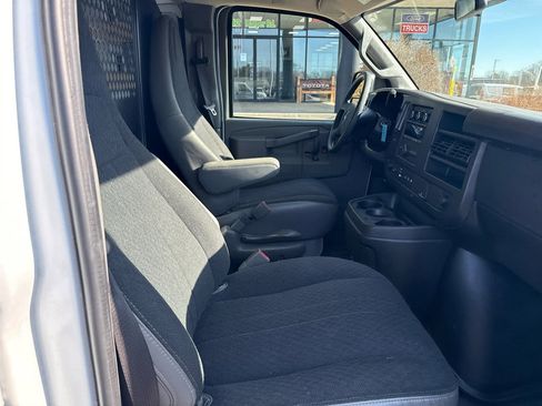 Used 2024 GMC Savana 2500 w/ Driver Convenience Package image 17