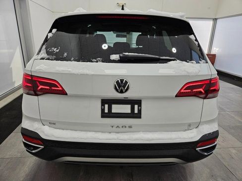 Used 2022 Volkswagen Taos SE w/ Panoramic Sunroof Package image 3