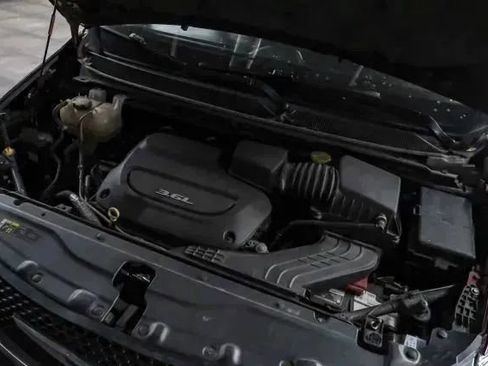 Used 2018 Chrysler Pacifica Touring Plus w/ Tire & Wheel Group image 47