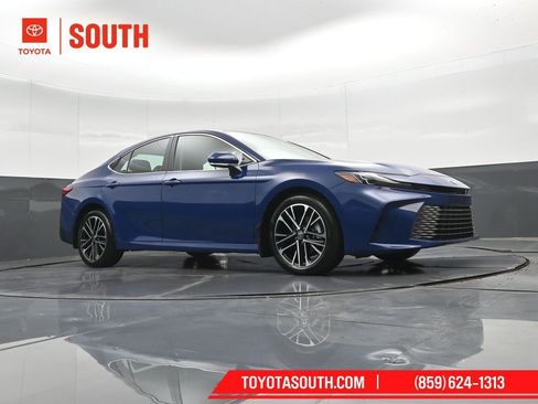 Used 2025 Toyota Camry XLE image 39