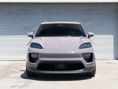 Certified 2024 Porsche Macan 4 Electric AWD/4WD image 11