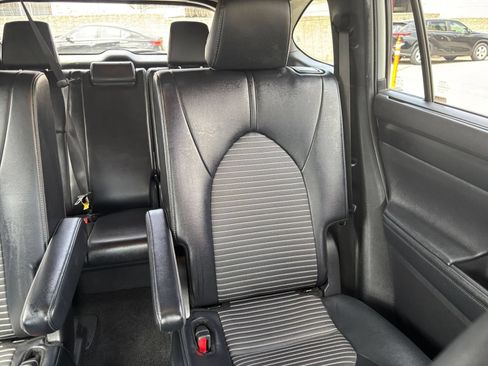 Used 2024 Toyota Highlander XSE FWD image 40