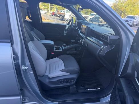 Certified 2025 Toyota Tacoma TRD Off-Road w/ TRD Off Road Upgrade Package AWD/4WD image 33