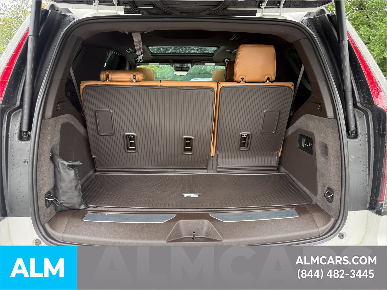 Used 2022 Cadillac Escalade Premium Luxury AWD/4WD image 9