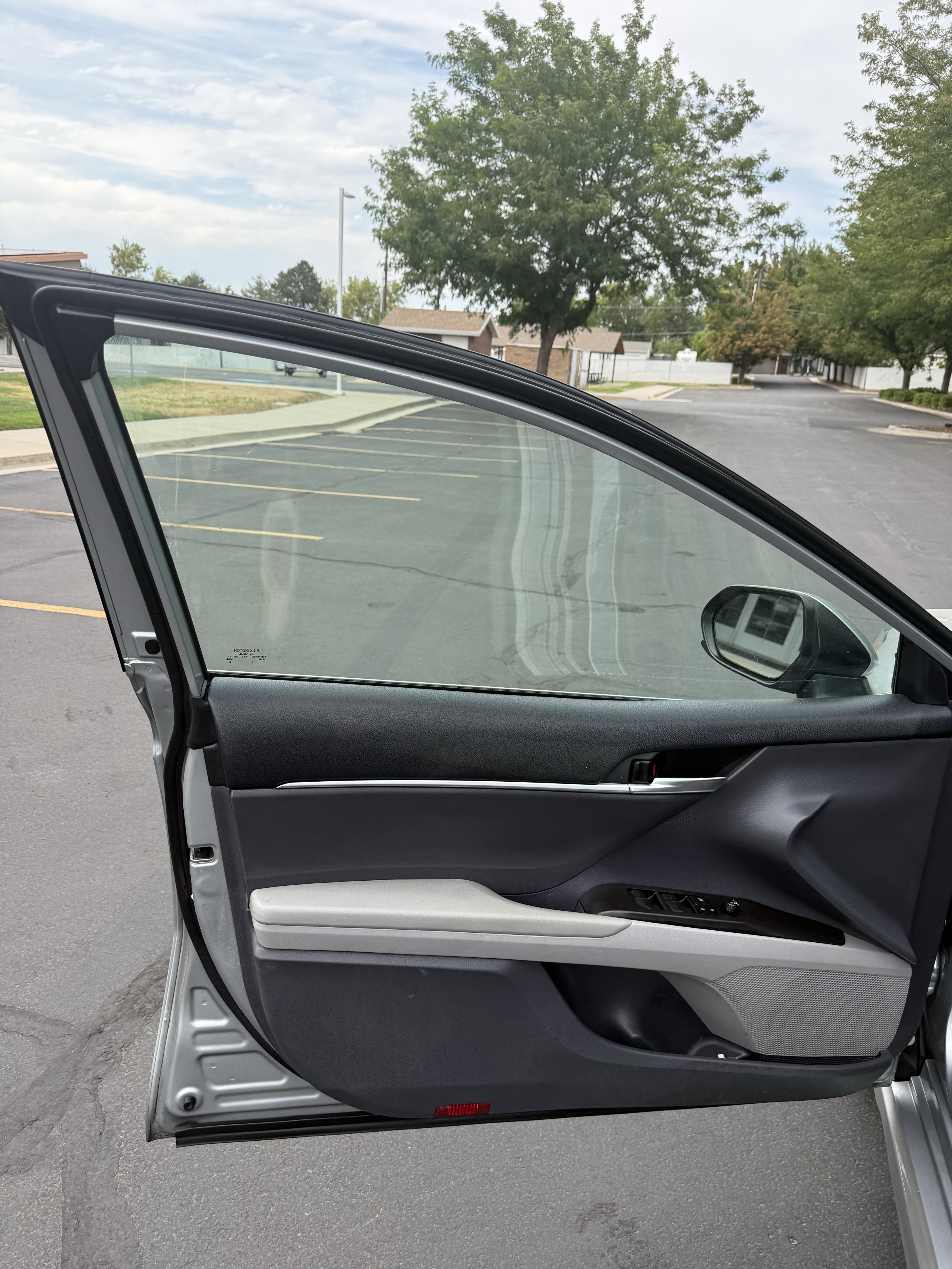 Used 2021 Toyota Camry SE FWD image 18