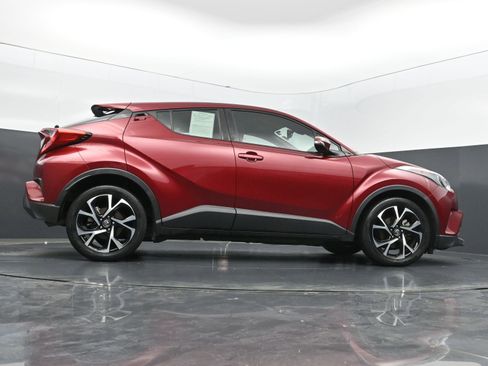Used 2018 Toyota C-HR XLE FWD image 40