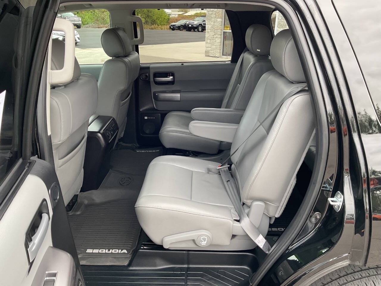 Used 2018 Toyota Sequoia Limited w/ Safety & Convenience Package AWD/4WD image 34