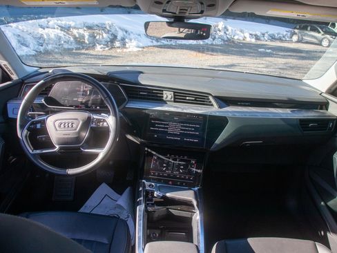 Used 2021 Audi e-tron Premium Plus w/ Premium Plus Package image 16