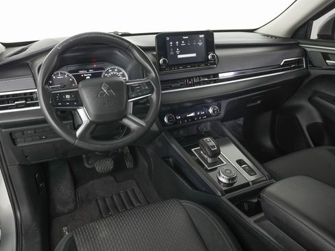 Used 2022 Mitsubishi Outlander ES image 16