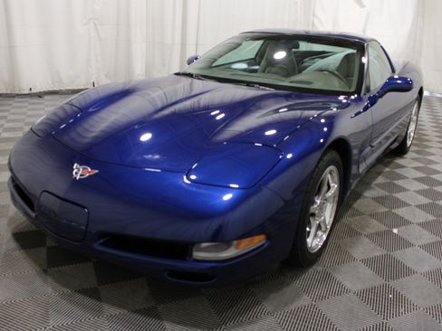 Used 2004 Chevrolet Corvette Coupe w/ Preferred Equipment Group RWD image 23
