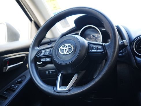 Used 2020 Toyota Yaris LE image 18