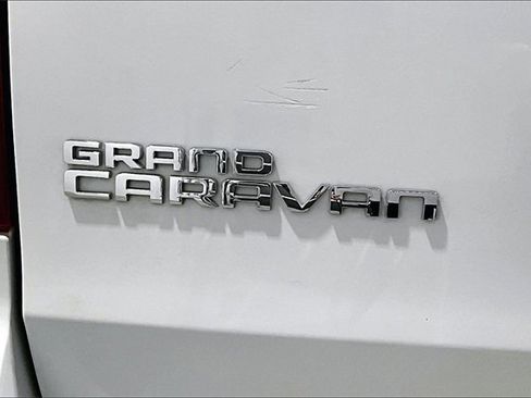 Used 2019 Dodge Grand Caravan SE w/ UConnect Hands-Free Group image 25