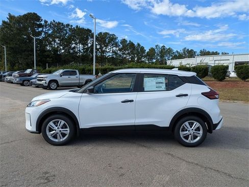 New 2025 Nissan Kicks Play S image 6