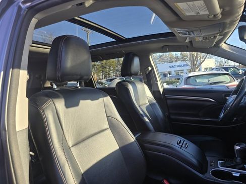 Certified 2016 Toyota Highlander Limited Platinum image 11