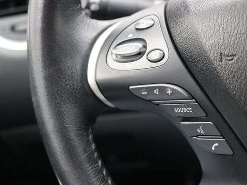 Used 2020 Nissan Pathfinder SV image 19