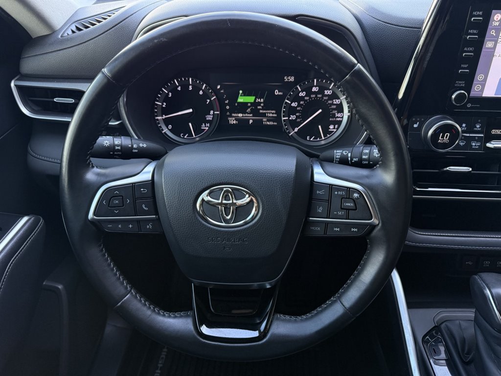 Used 2020 Toyota Highlander XLE FWD image 28