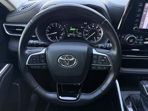 Used 2020 Toyota Highlander XLE FWD image 28