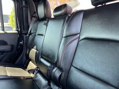 Used 2022 Jeep Gladiator Rubicon w/ Cold Weather Group AWD/4WD image 31