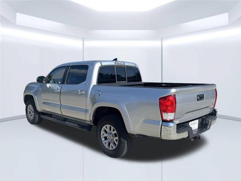 Used 2017 Toyota Tacoma SR5 RWD image 7
