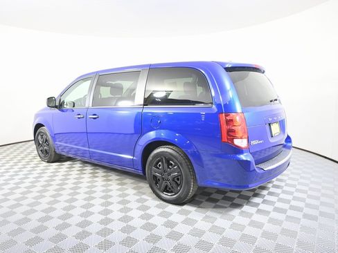 Used 2019 Dodge Grand Caravan SE w/ UConnect Hands-Free Group image 4