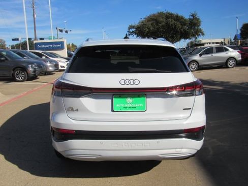 Used 2022 Audi Q4 e-tron Premium Plus image 9
